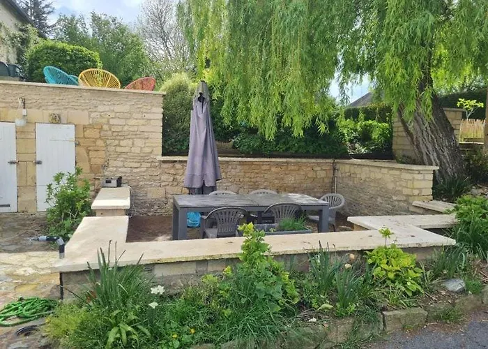 With Large Garden Apartment *